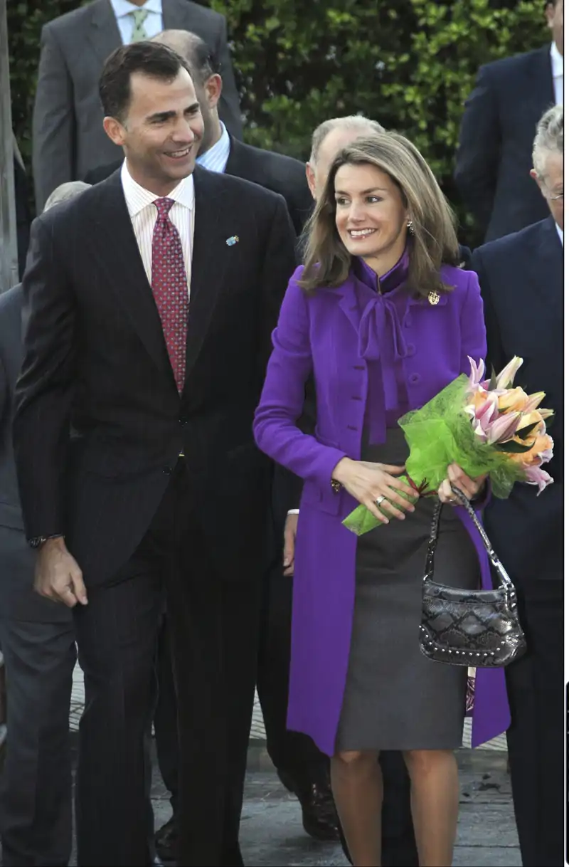 La Reina Letizia, durante su visita al colegio de su infancia en 2008.