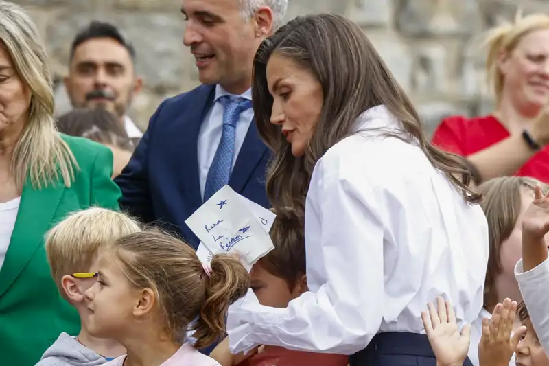 La complicidad de la Reina Letizia con los alumnos del Colegio Público La Gesta de Oviedo este jueves, 17 de septiembre.
