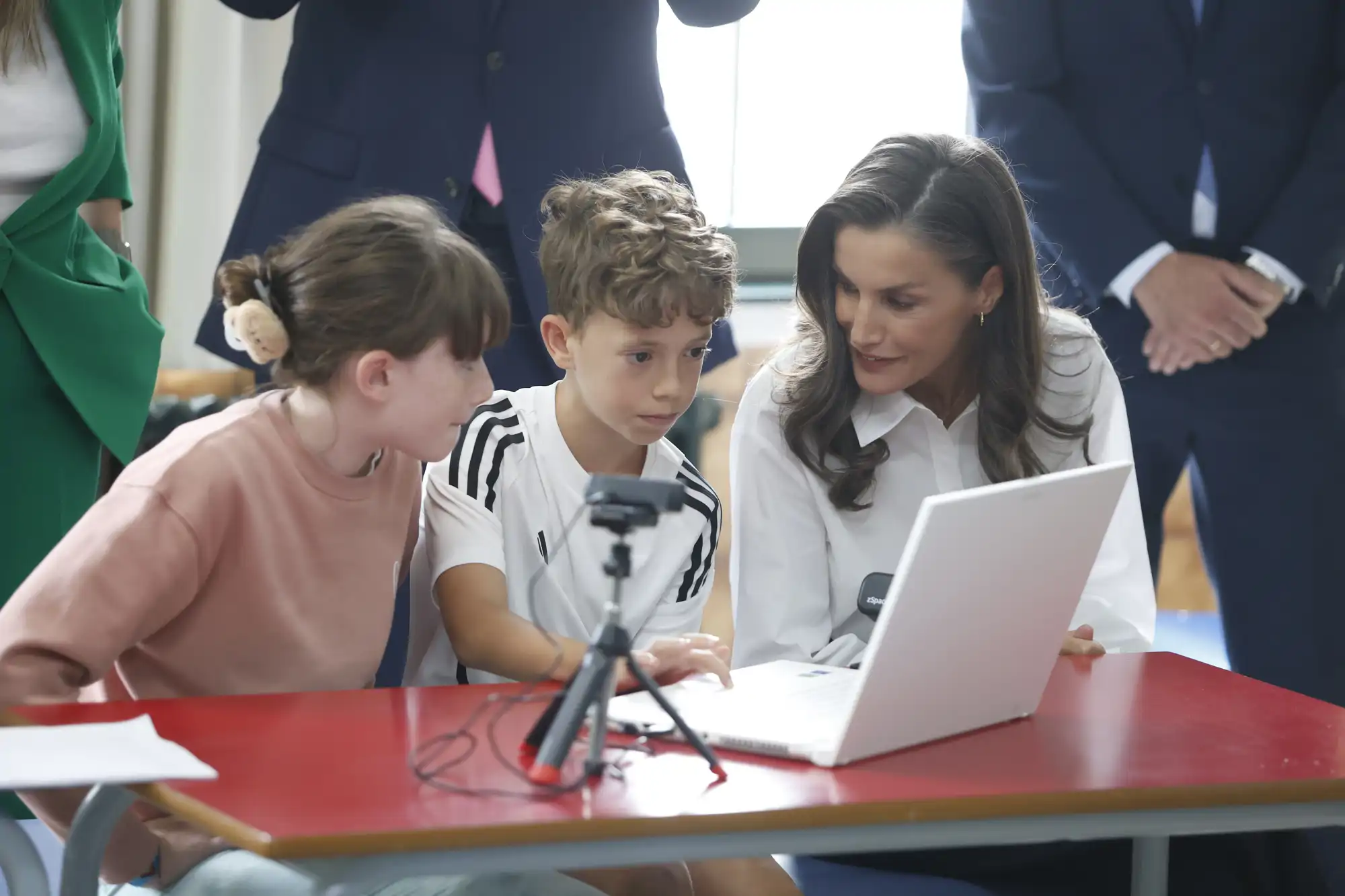La complicidad de la Reina Letizia con los alumnos del Colegio Público La Gesta de Oviedo este jueves, 17 de septiembre.
