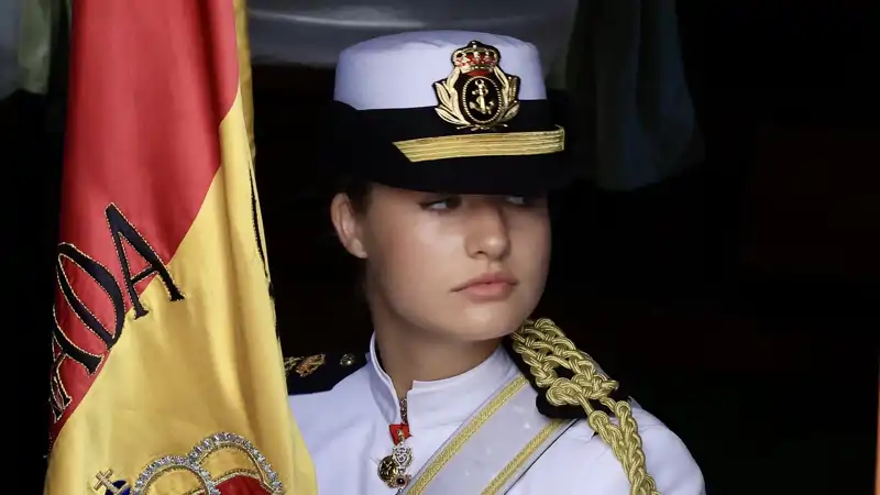La Princesa Leonor con gesto serio