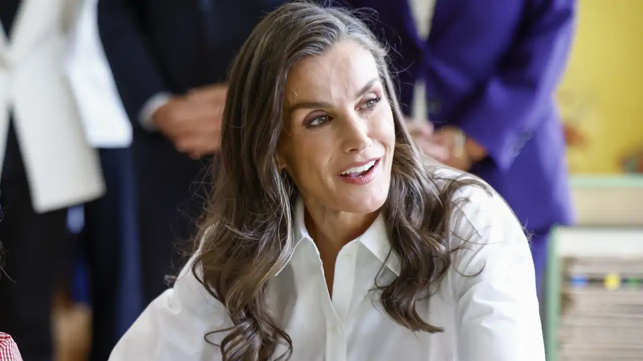 La Reina Letizia durante una visita al Colegio Público Gesta de Oviedo