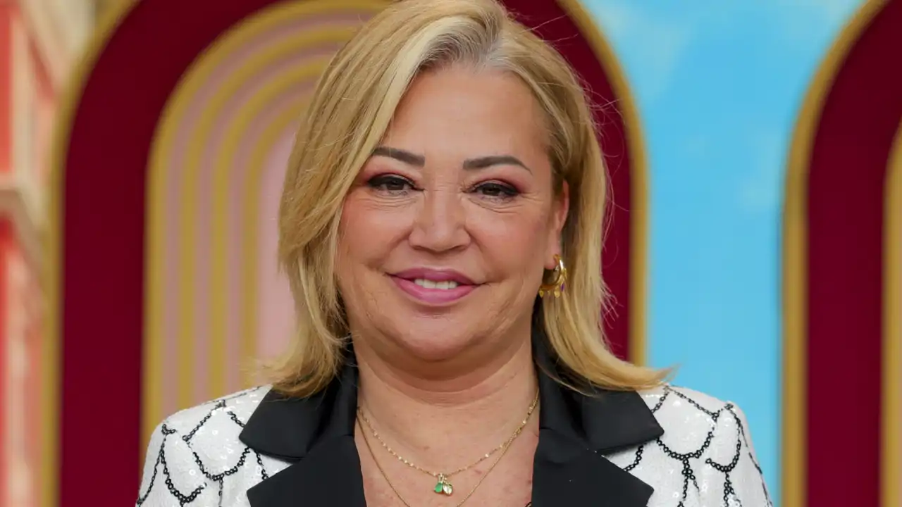 Belén Esteban responde a Julia Janeiro en '¡De Viernes!': "Está encantada  de la vida. Ha vivido una historia, por qué me tendría miedo. El hombre  invisible puso primero a María José y