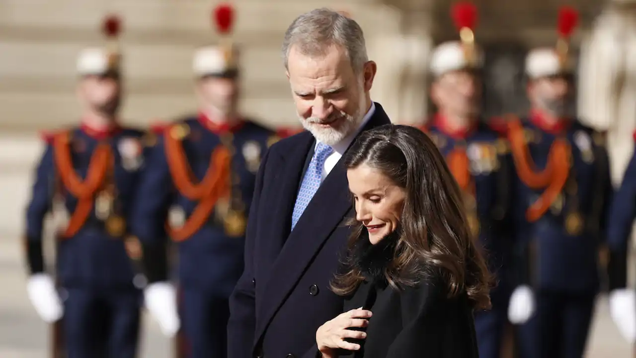 Sus Majestades los Reyes Felipe VI y Letizia en el recibimiento al presidente de Alemania y la Primera Dama, en el Palacio Real de Madrid.