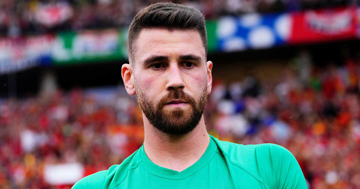 Unai Simón (29 años): "En mi pueblo tengo una cuadrilla, somos 25 en el grupo de WhatsApp, todos de la generación del 97. Nunca han querido aprovecharse de que soy futbolista"
