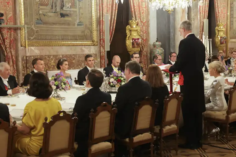 El Rey Felipe ofreciendo un discurso en el Comedor de Gala del Palacio Real de Madrid