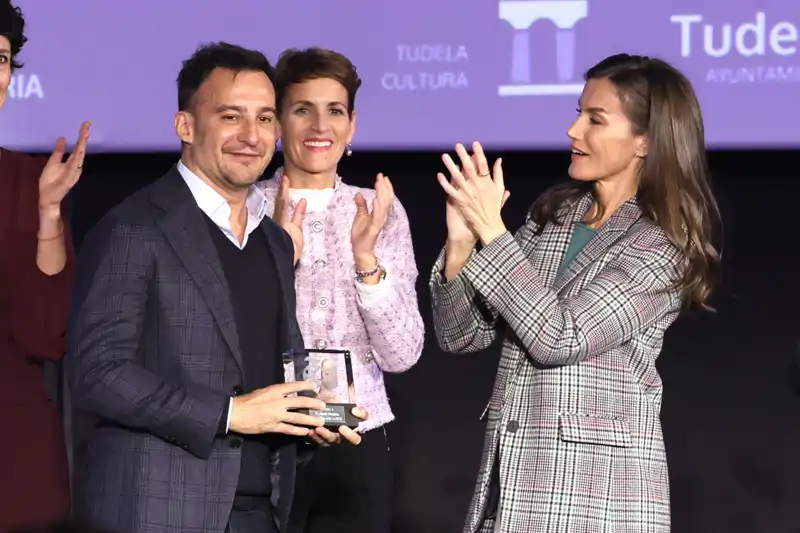 Alejandro Amenábar junto a la Reina Letizia durante el Festival de Cine de Tudela