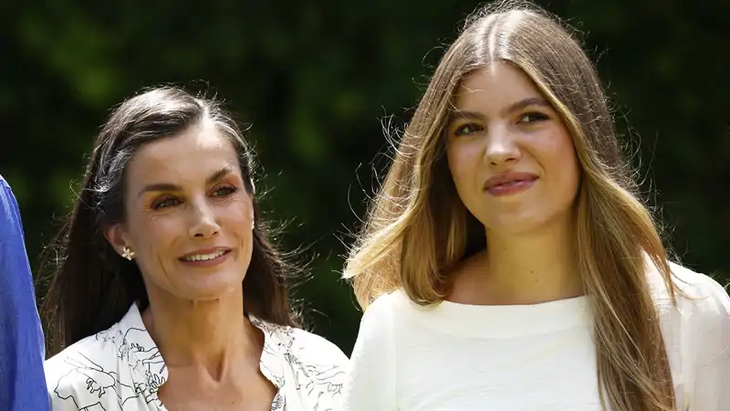 La Reina Letizia y la Infanta Sofía en un acto oficial