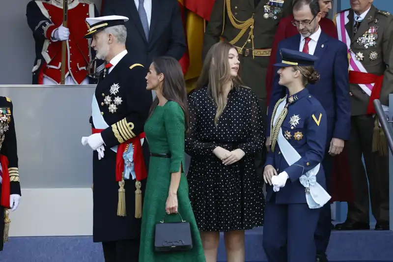 La Princesa Leonor junto a la Infanta Sofía durante el Día de la Hispanidad de 2025