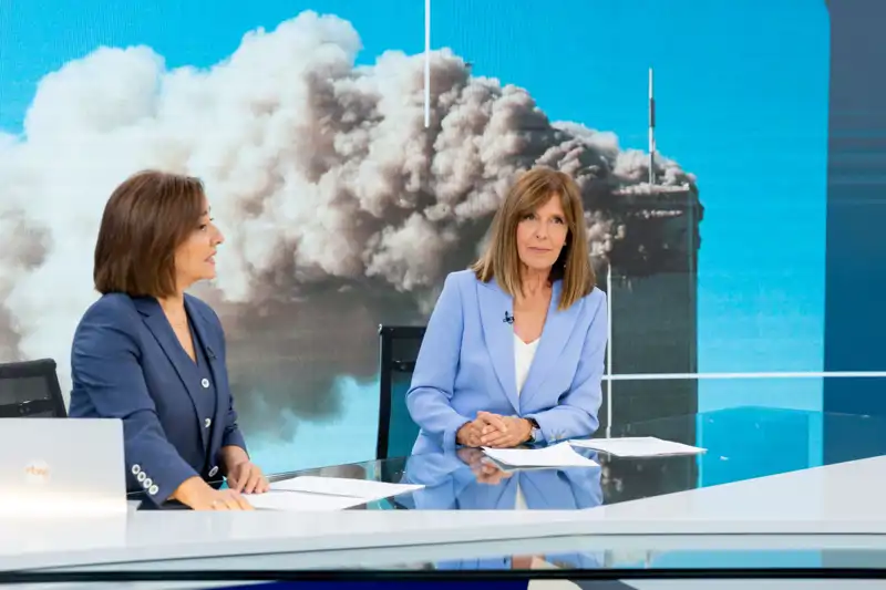 Pepa Bueno y Ana Blanco en el especial del Telediario por el 70 aniversario de RTVE