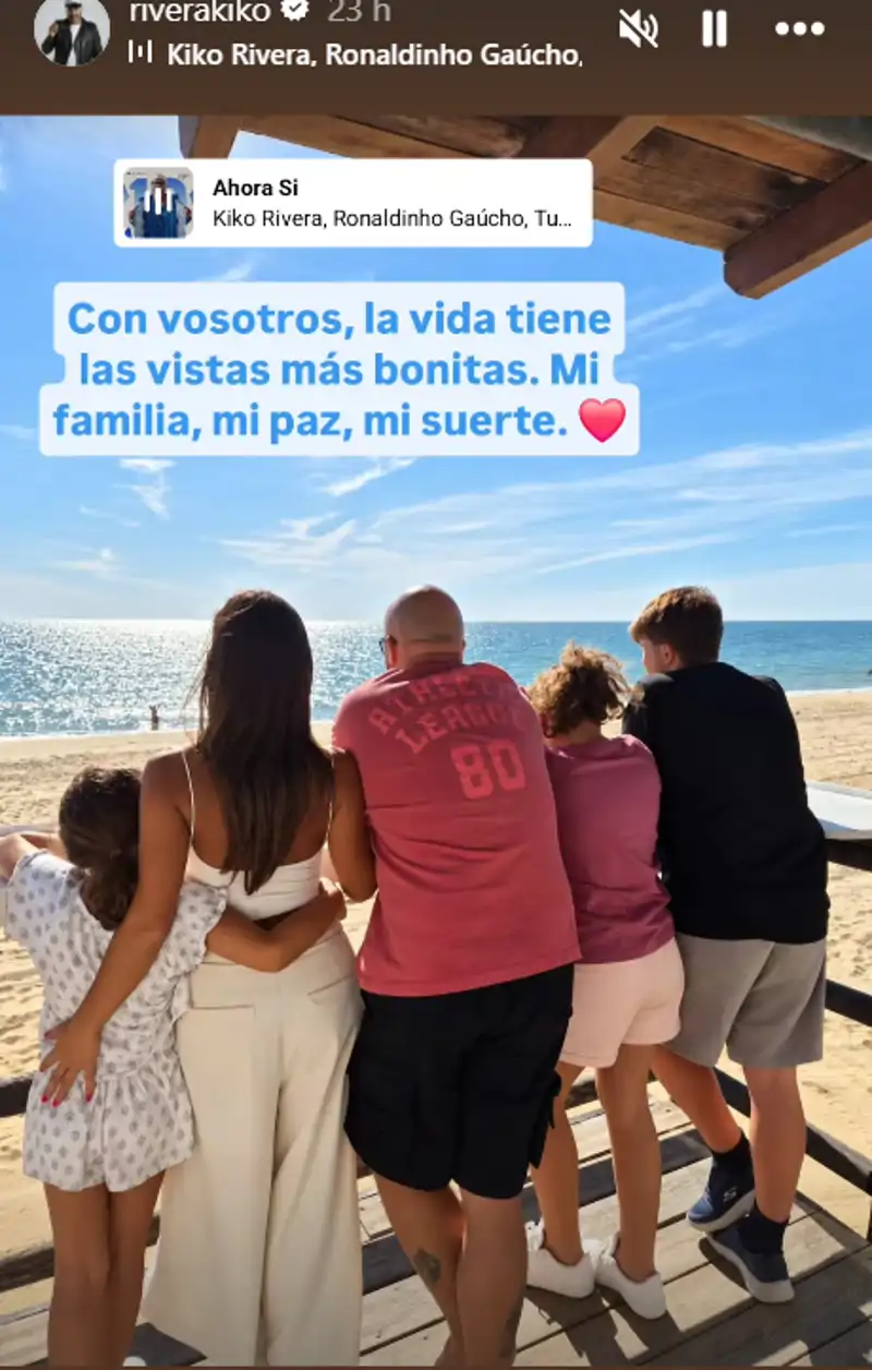 Kiko Rivera junto a Lola García y sus hijos. 