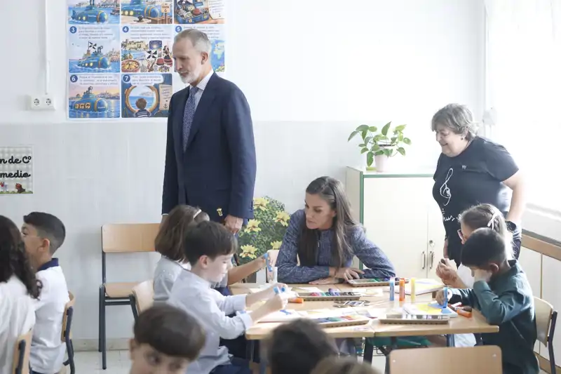 Los Reyes Felipe VI y Letizia visitan el colegio Vicente Aleixandre
