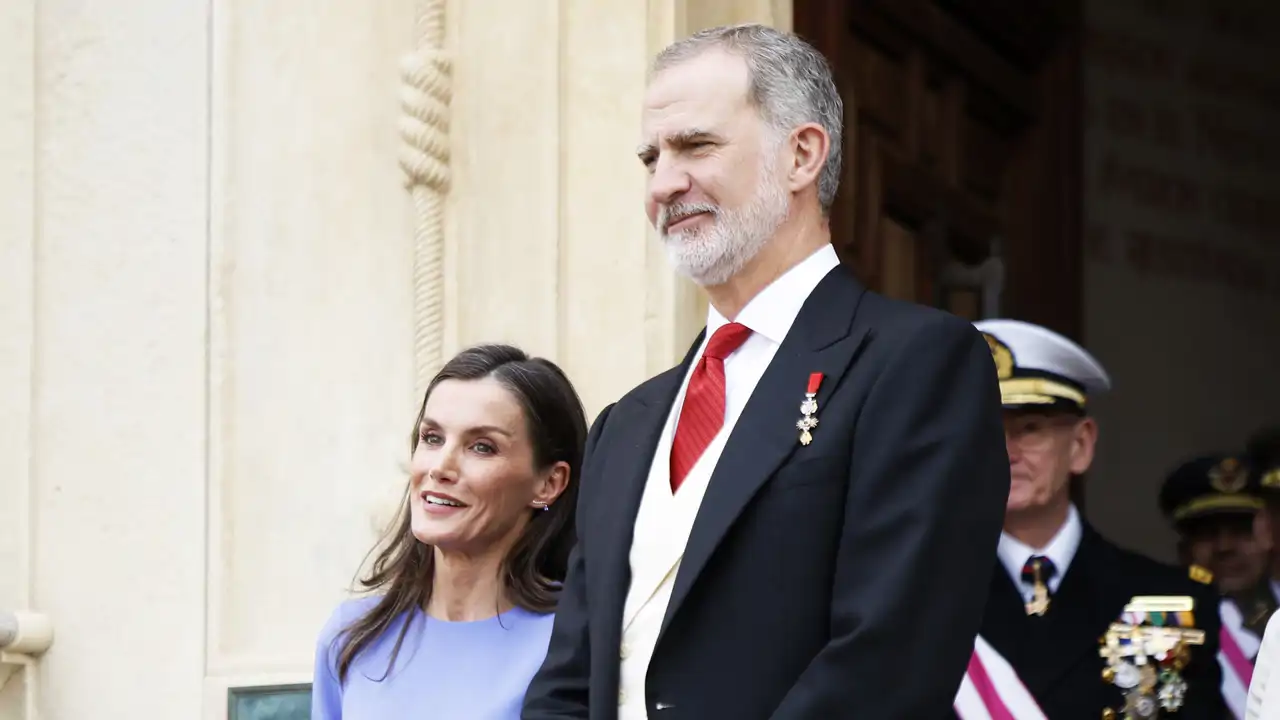 Los Reyes Felipe y Letizia, muy sonrientes en un acto oficial