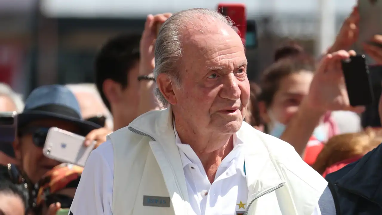 El Rey Juan Carlos en el puerto deportivo de Sanxenxo en mayo de 2022.