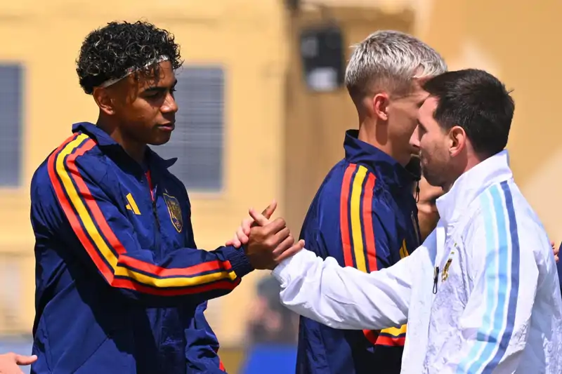 Leo Messi y Lamine Yamal