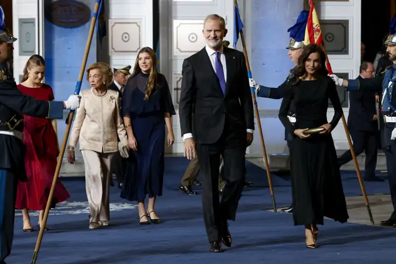 La familia real española a la salida de los Premios Princesa de Asturias