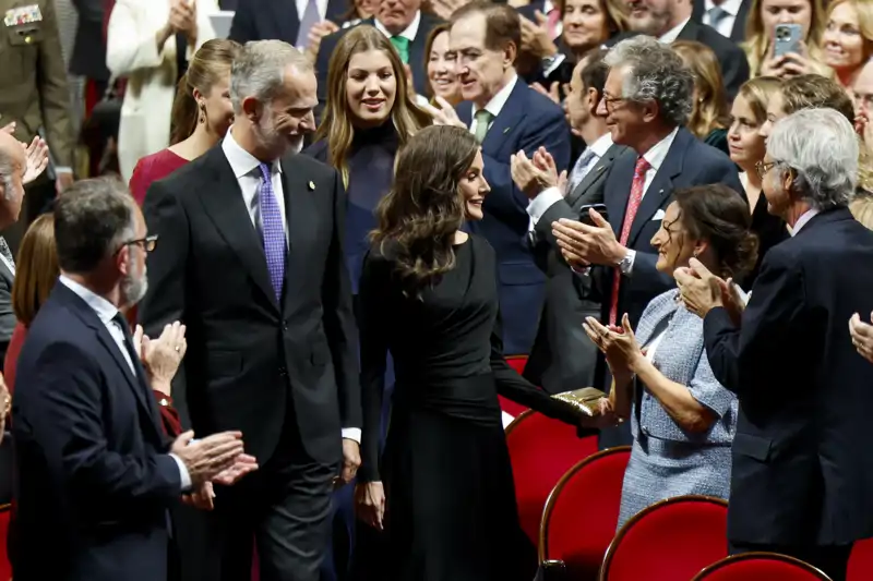 La llegada de los reyes al escenario de los Premios Princesa de Asturias