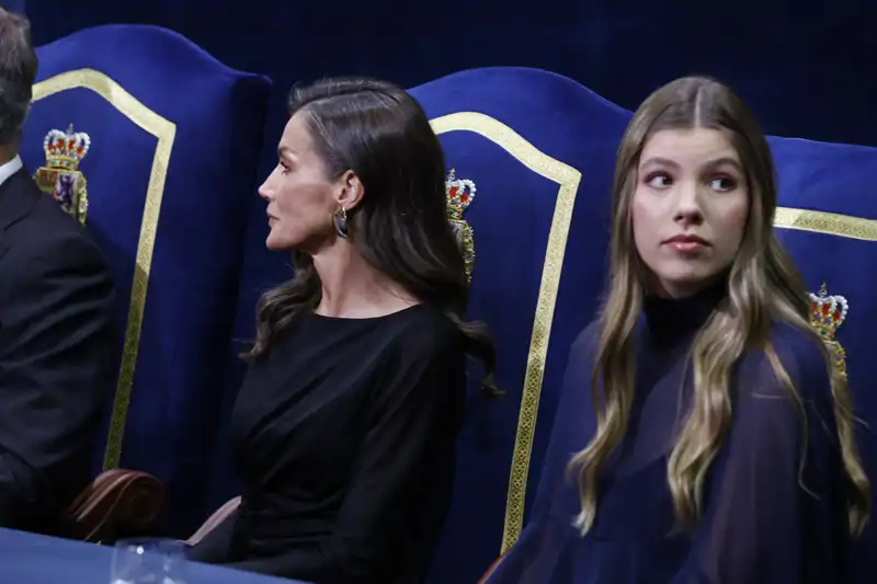 La Reina Letizia y la Infanta Sofía en los Premios Princesa de Asturias